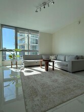300 Biscayne Blvd in Miami, FL - Foto de edificio - Building Photo
