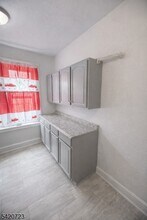 112 Lincoln St, Unit 203 in East Orange, NJ - Building Photo - Building Photo