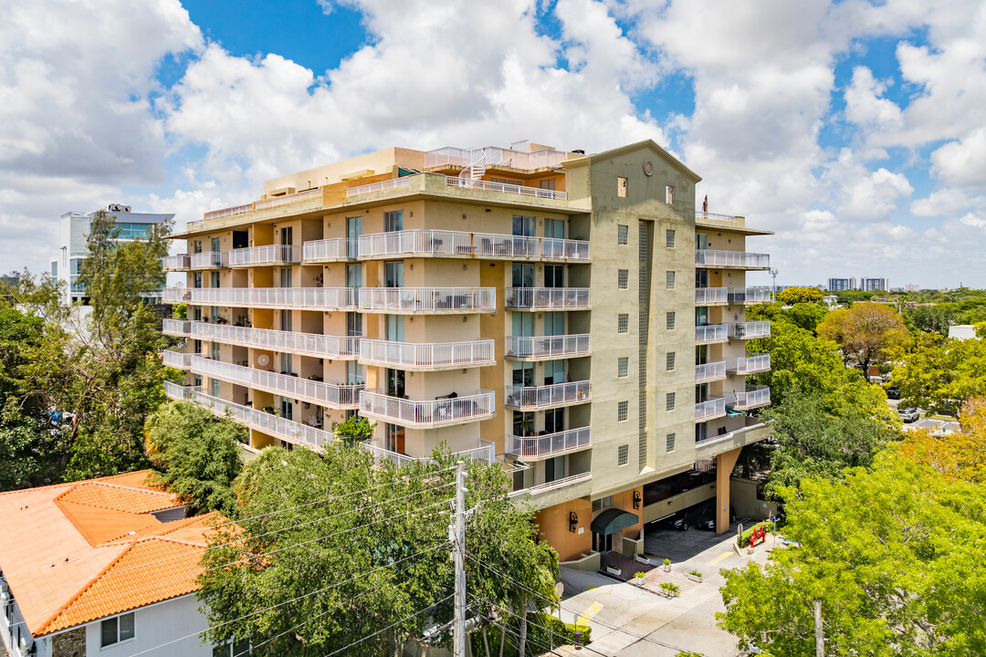 Marbella Condominiums in Miami, FL - Foto de edificio