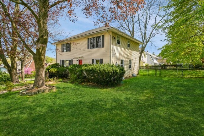 160 Magnolia Ave in Cresskill, NJ - Building Photo - Building Photo