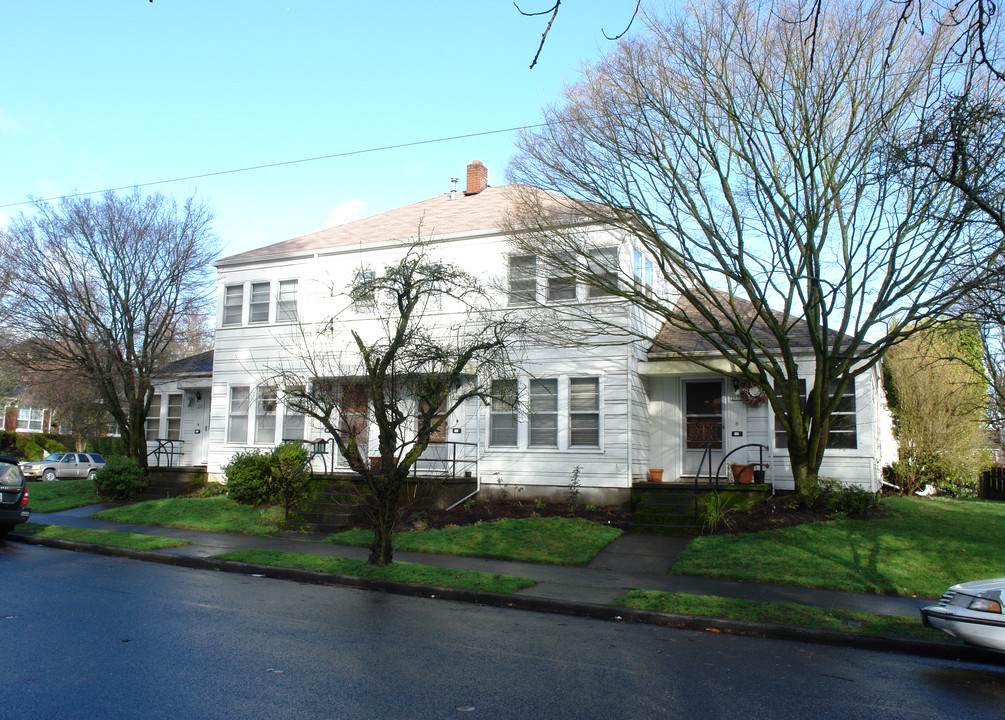 2575-2587 NW Raleigh St in Portland, OR - Building Photo