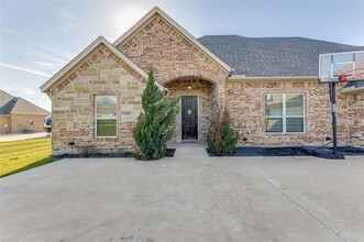 255 Columbia Ct in Springtown, TX - Building Photo - Building Photo