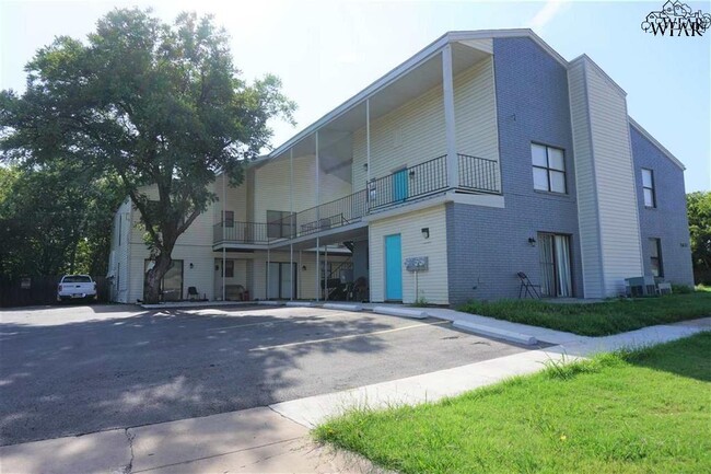 1611 Bell St in Wichita Falls, TX - Foto de edificio - Building Photo