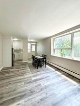 WELLINGTON APARTMENTS in Toronto, ON - Building Photo - Building Photo