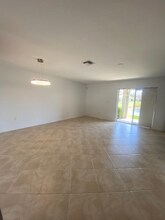5932 Manchester Way in Tamarac, FL - Building Photo - Building Photo
