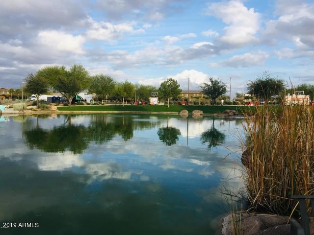 9550 E Theia Dr in Mesa, AZ - Foto de edificio