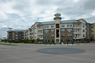 Galatyn Station in Richardson, TX - Foto de edificio - Building Photo