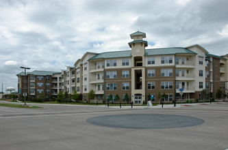 Galatyn Station in Richardson, TX - Foto de edificio - Building Photo