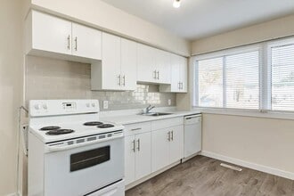 Delton Townhomes in Edmonton, AB - Building Photo - Building Photo