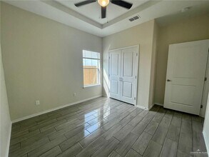 5106 N Hiawatha Dr in Pharr, TX - Building Photo - Building Photo
