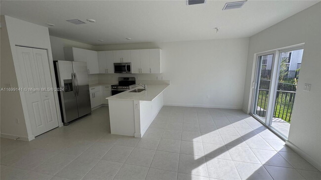 3711 SW 52nd Ave in Pembroke Park, FL - Building Photo - Building Photo