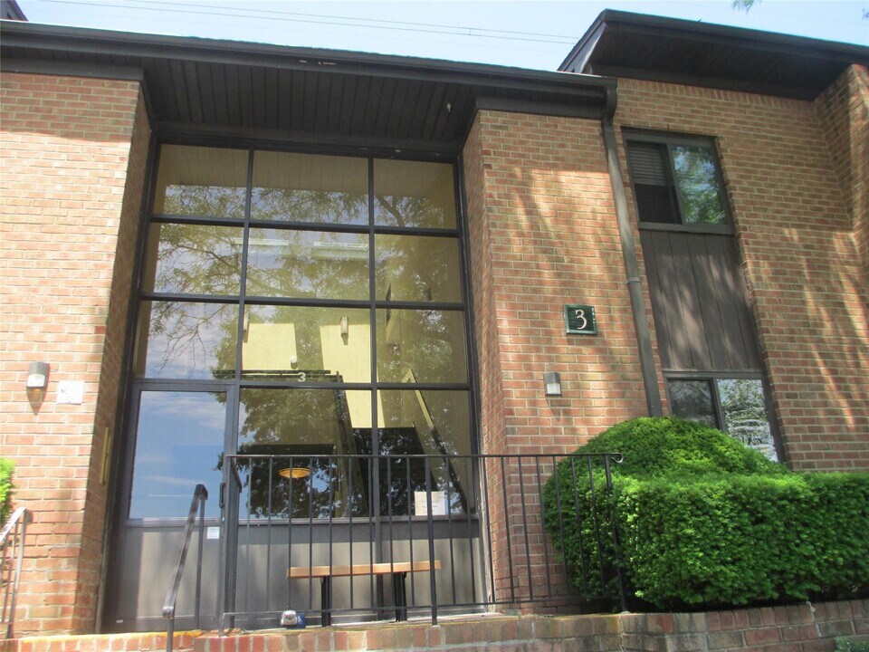 3 Brevoort Dr in Pomona, NY - Building Photo