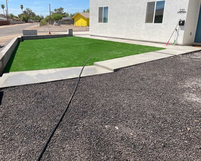 220 4th Ave E, Unit 1 in Buckeye, AZ - Foto de edificio - Building Photo