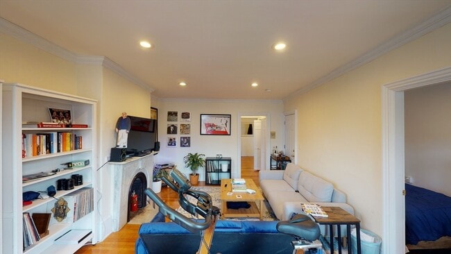 8 Brimmer St, Unit 4