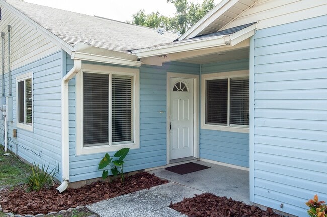 property at 912 Robinhood Ct