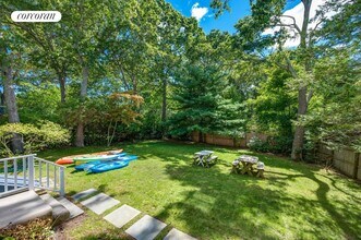 40 Missapogue Ct in Southampton, NY - Building Photo - Building Photo