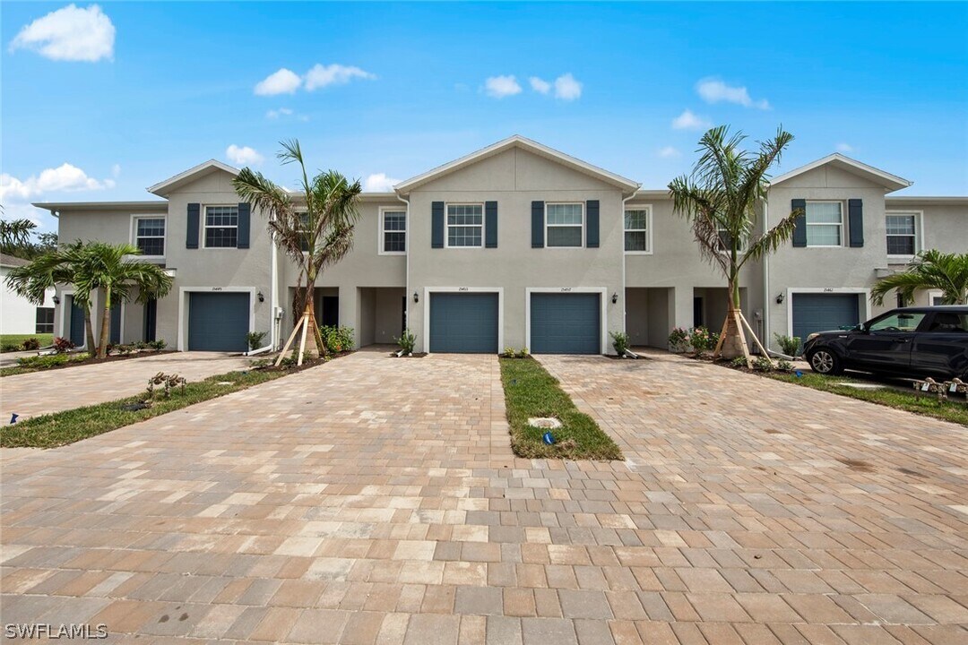 15319 Wildflower Cir in Naples, FL - Building Photo