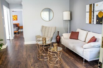 522 Via Colinas in Westlake Village, CA - Foto de edificio - Building Photo