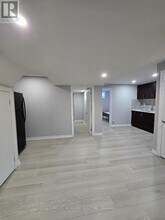 81 Clearmeadow Blvd in Newmarket, ON - Building Photo - Building Photo