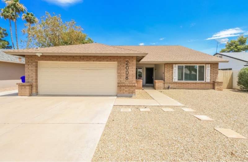 2002 W Summit Pl in Chandler, AZ - Building Photo