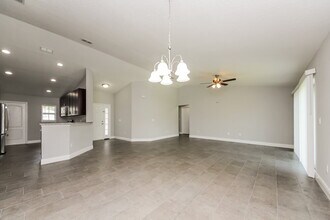 155 Birmingham Dr in Poinciana, FL - Building Photo - Building Photo