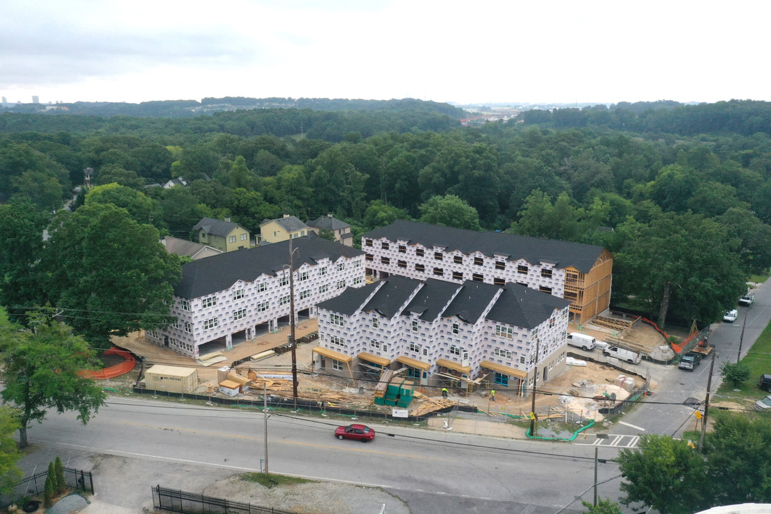 2035 Hollywood Rd in Atlanta, GA - Building Photo