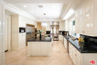 1350 Benedict Canyon Drive in Beverly Hills, CA - Building Photo - Building Photo