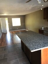 2808 W Azeele St, Unit 117 in Tampa, FL - Foto de edificio - Building Photo