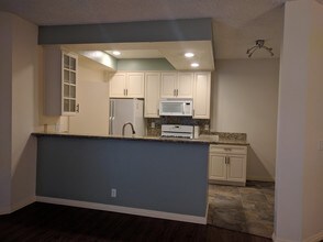 10021 Tabor St, Unit #206 in Los Angeles, CA - Foto de edificio - Building Photo
