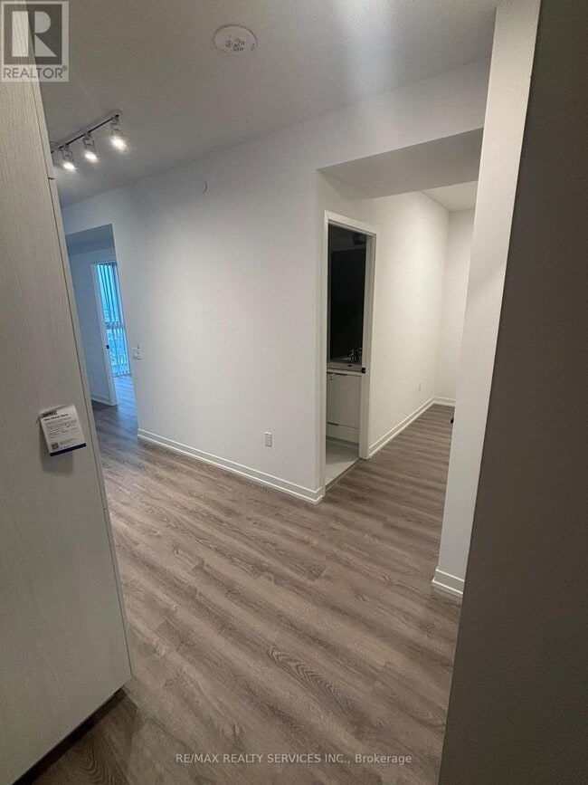 8 Interchange Wy in Vaughan, ON - Building Photo - Building Photo