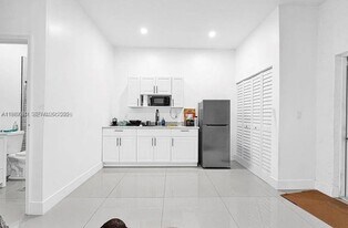 12735 SW 211th St in Quail Heights, FL - Building Photo