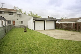 1319 E 345th St in Eastlake, OH - Building Photo - Building Photo