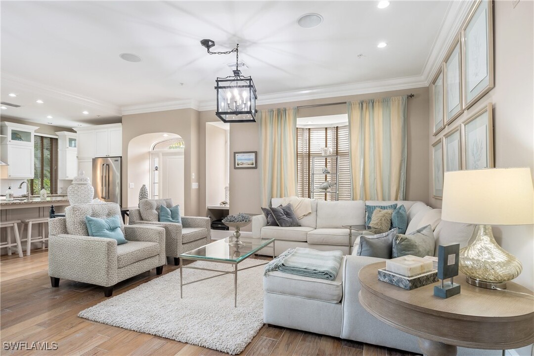 993 8th St S in Naples, FL - Building Photo