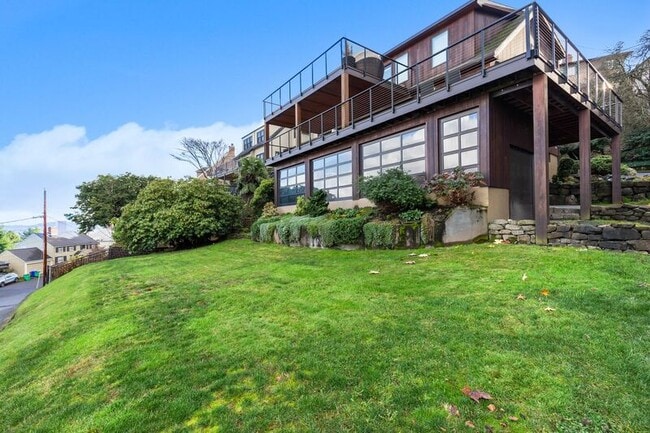 property at 302 NW Albemarle Terrace