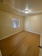 828 W 71st St in Los Angeles, CA - Foto de edificio - Building Photo