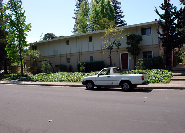 Los Gatos Apartments in Los Gatos, CA - Building Photo - Building Photo