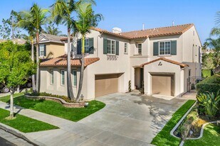 2556 Pearblossom St in Fullerton, CA - Building Photo