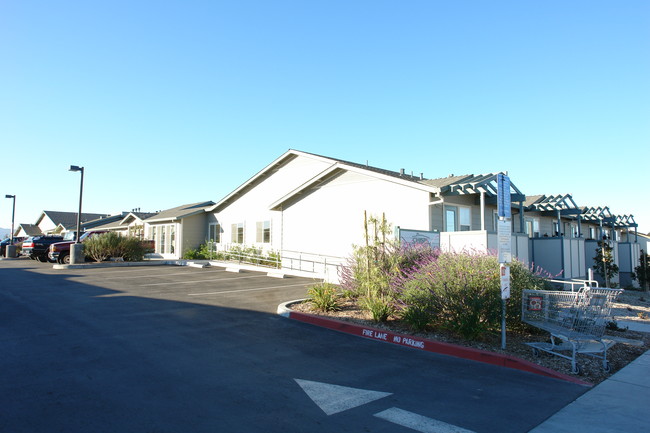 Los Abuelitos Senior Apartments in Salinas, CA - Foto de edificio - Building Photo