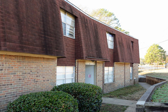 Brookmoor Apartments in Prattville, AL - Foto de edificio - Building Photo
