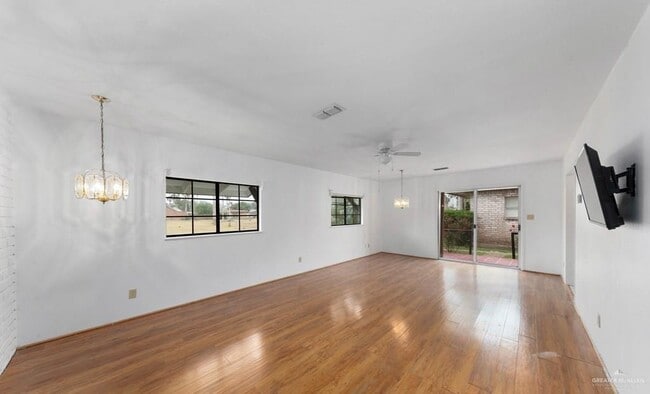 16 McFadden Dr in Brownsville, TX - Building Photo - Building Photo