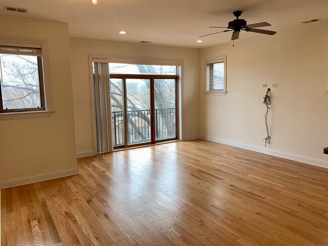 2920 N Sacramento Ave in Chicago, IL - Building Photo - Building Photo