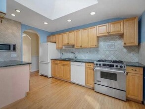 84 Marie Crescent in Commack, NY - Building Photo - Building Photo