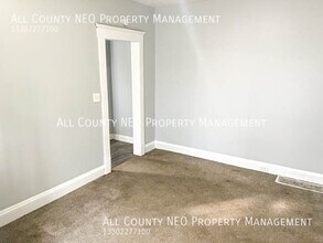 2202 W 98th St-Unit -Unit 2 in Cleveland, OH - Building Photo - Building Photo