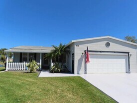 5626 Swan Lake Dr in Port Orange, FL - Building Photo