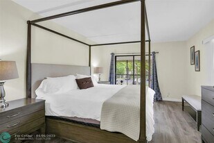 135 Deer Creek Blvd in Deerfield Beach, FL - Building Photo