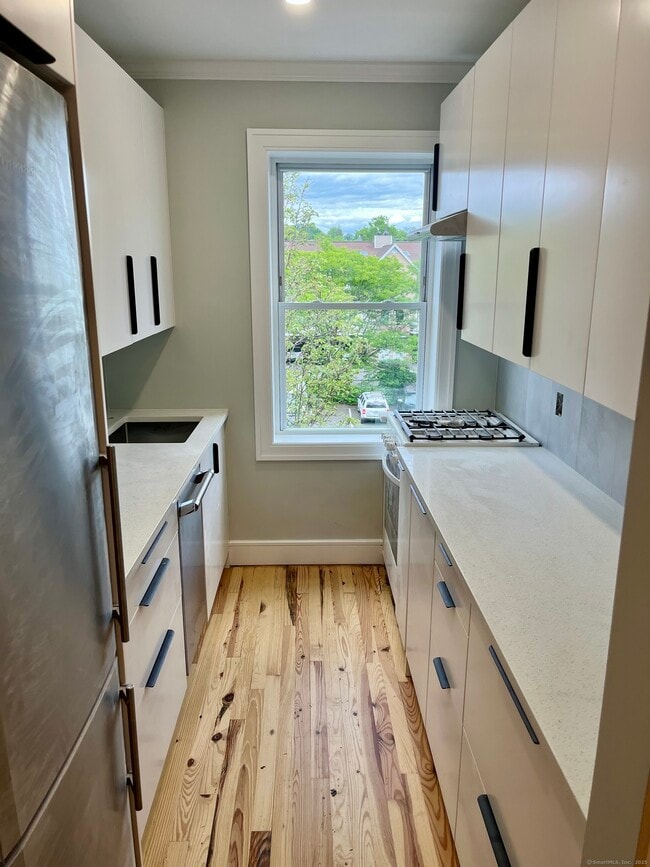 138 Woodside Green in Stamford, CT - Building Photo - Building Photo