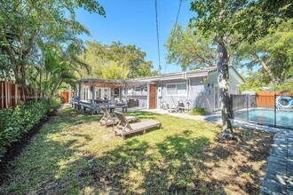 5720 Van Buren St in Hollywood, FL - Building Photo - Building Photo