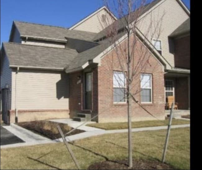 48714 Chelmsford Ct Rentals in Chesterfield, MI