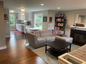 2103 S Bennett St in Seattle, WA - Building Photo