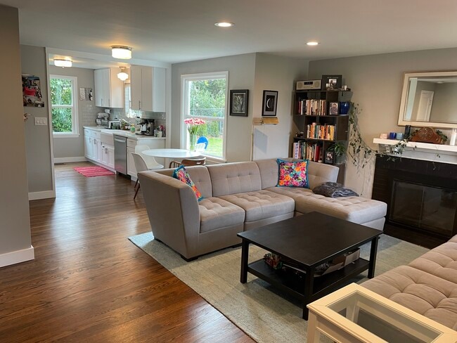 property at 2103 S Bennett St
